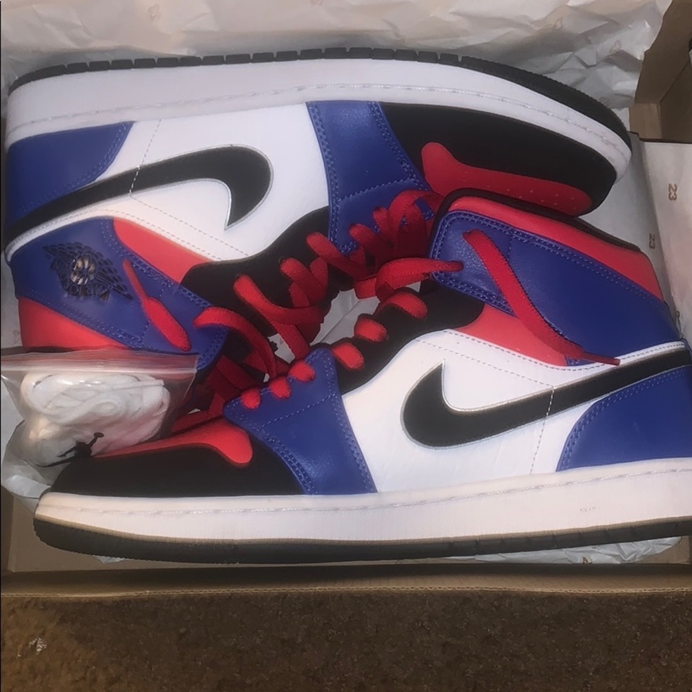 Jordan 1 mid